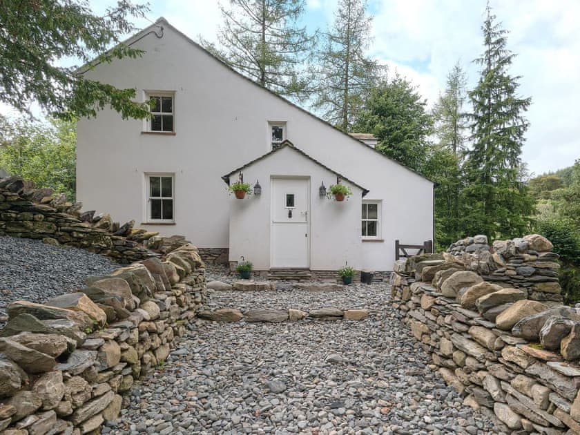 Charming holiday home | Waterfall Wood Cottage, Glenridding, by Ullswater