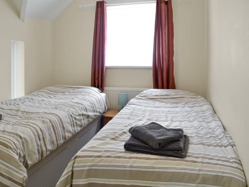 Cosy twin bedroom 3 | Silver Way, Highcliffe, near Christchurch