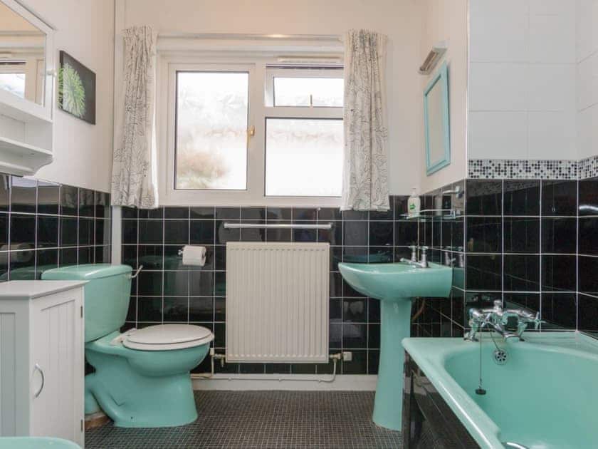 Bathroom | Gorwel Glas, Fishguard, Dyfed