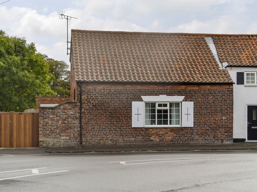 Traditional brick-built holiday home | Swift Cottage, Sewerby, near Bridlington