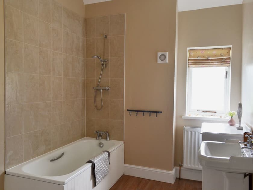 Bathroom | The Garden Cottage - Thorpe Hall Cottages, Rudston, near Bridlington