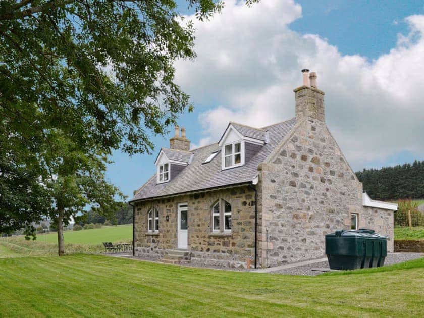 Glenkindie Estate Holiday Cottages - Tornahatnach