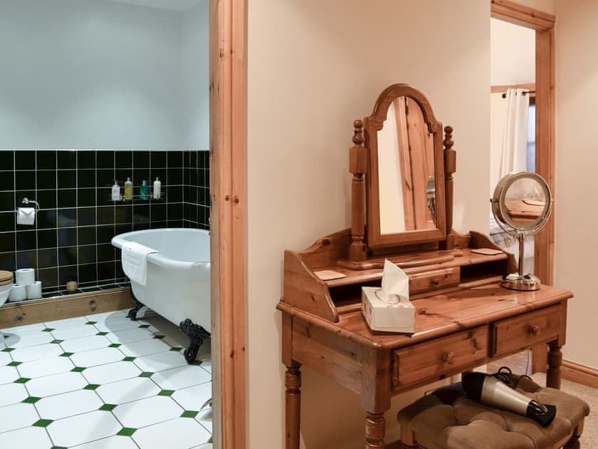 Hallway leading to bathroom | Eider Cottage, Holmfirth