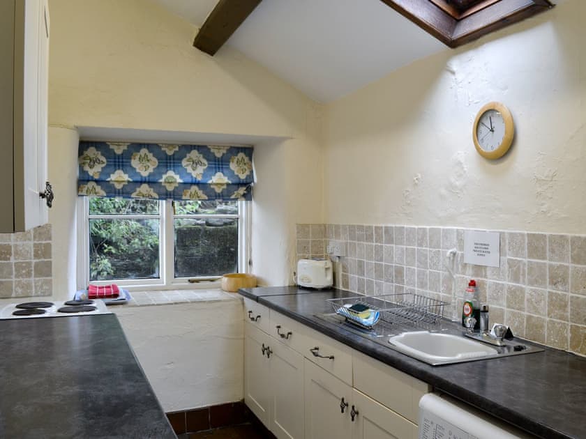 Well equipped kitchen | Crogen Bryn Awel, Bala