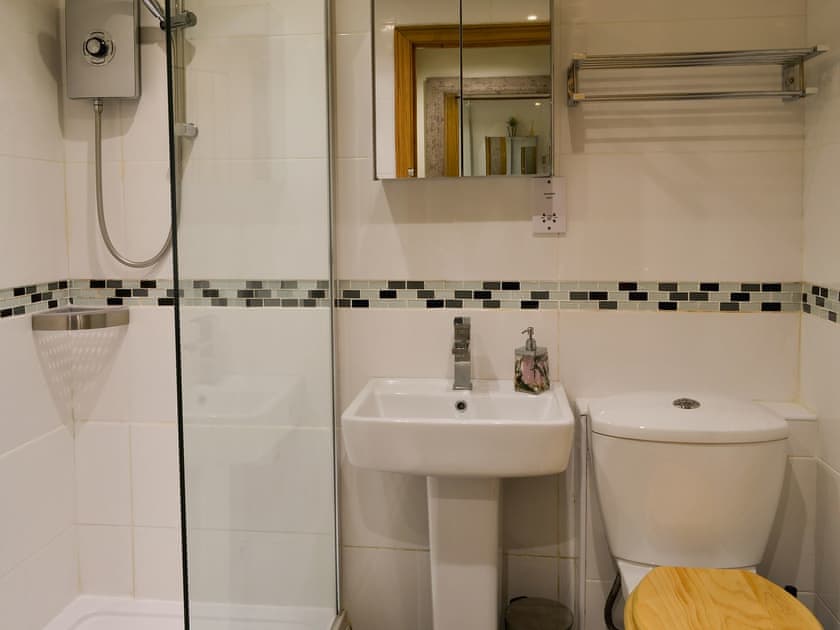 Shower room | Rockfish Cottage, Brixham
