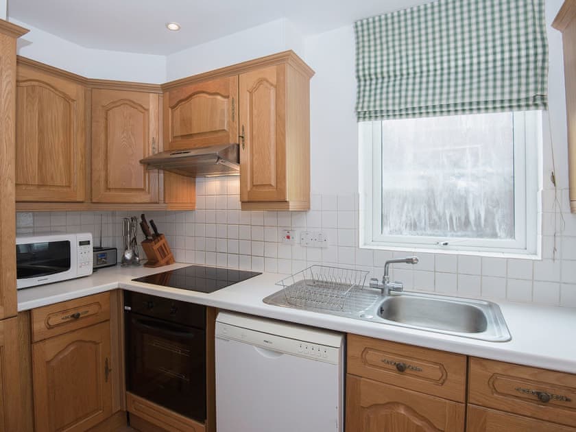 Delightful fitted kitchen | The Swift, East Wittering