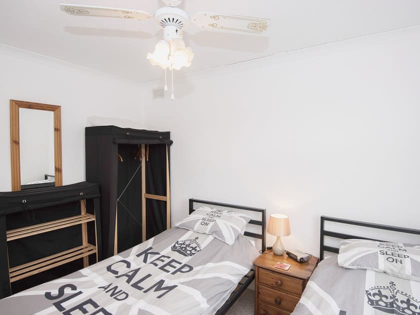 Comfortable tiwun bedroom | The Swift, East Wittering