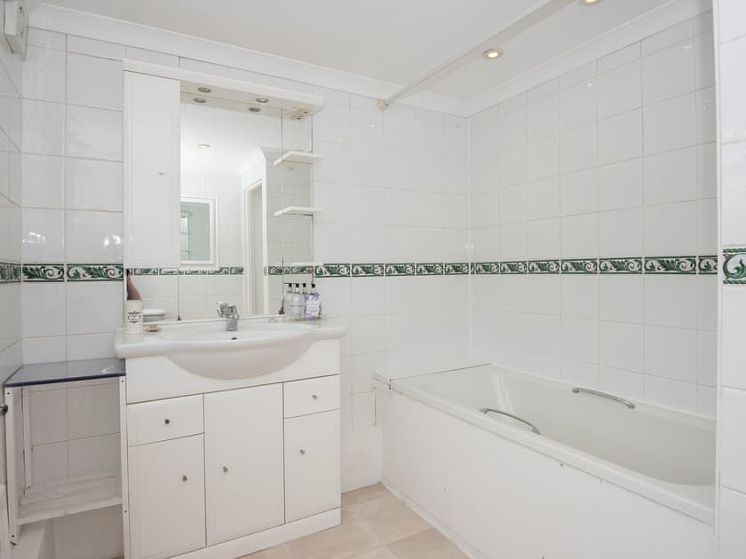 Fully tiled family bathroom | The Swift, East Wittering