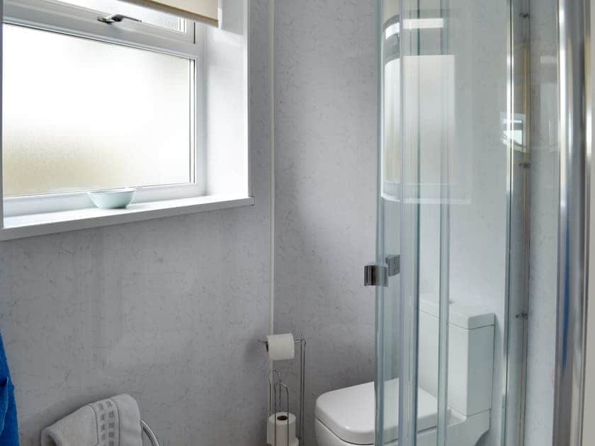 Shower room | Cliff Cottage, Brixham