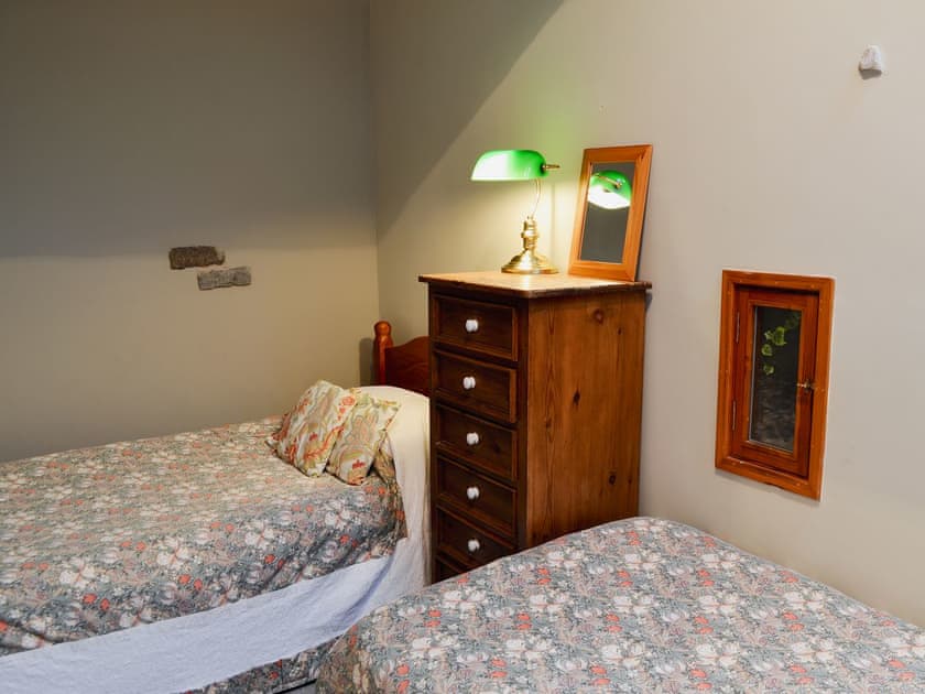 Twin bedroom | Dovedale - Sprink Farm Cottages, Hartington, near Buxton