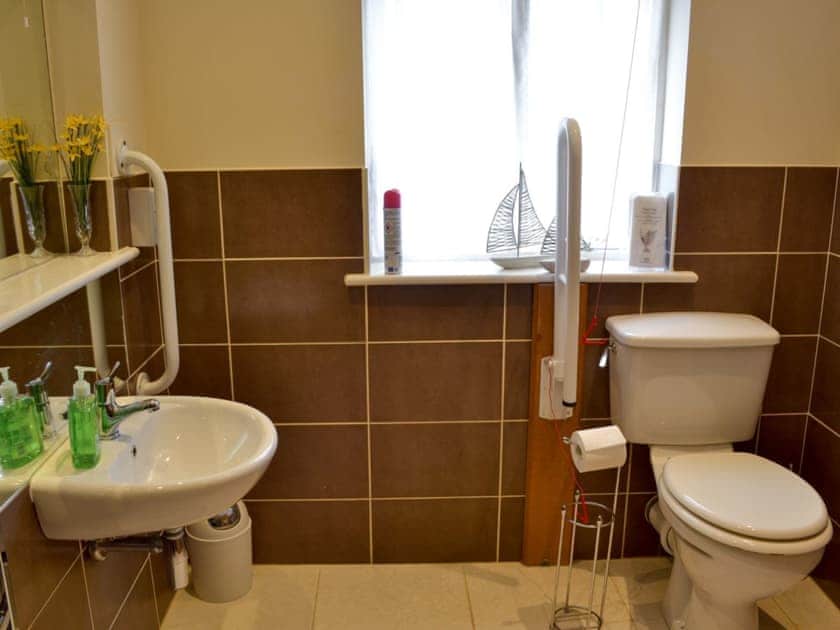 En-suite with shower | The Stable - Martin Lane Farm Cottages, Burscough, near Southport