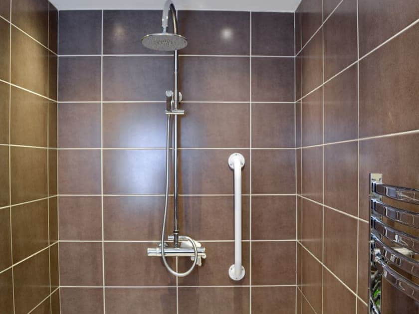 En-suite with shower | The Stable - Martin Lane Farm Cottages, Burscough, near Southport