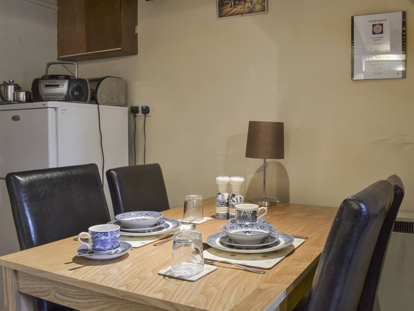 Intimate dining area | Ivy Cottage, Aldwark, near Matlock
