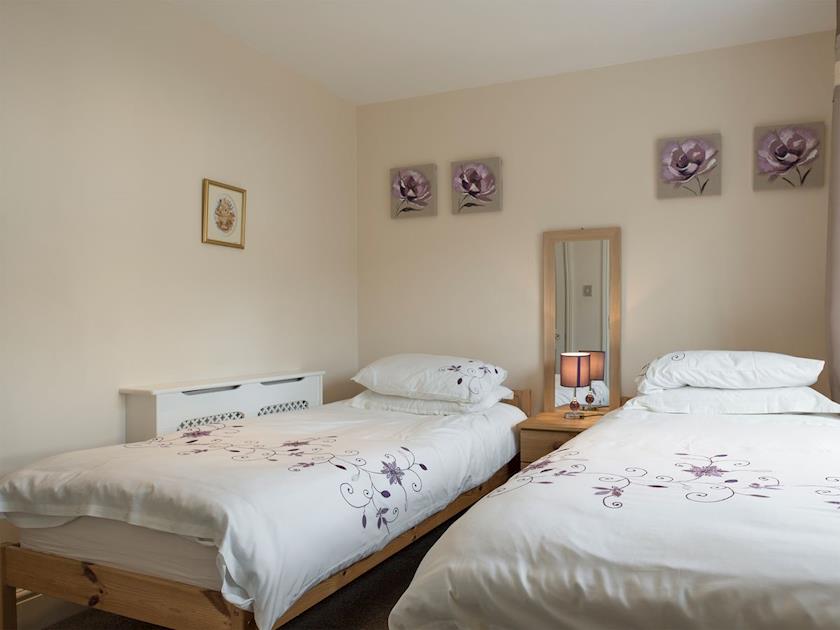 Good sized twin bedroom | Esthwaite, Windermere