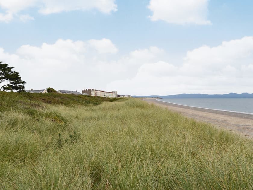 Beautiful sandy beach a short stroll away | Glan-Mor, Pwllheli