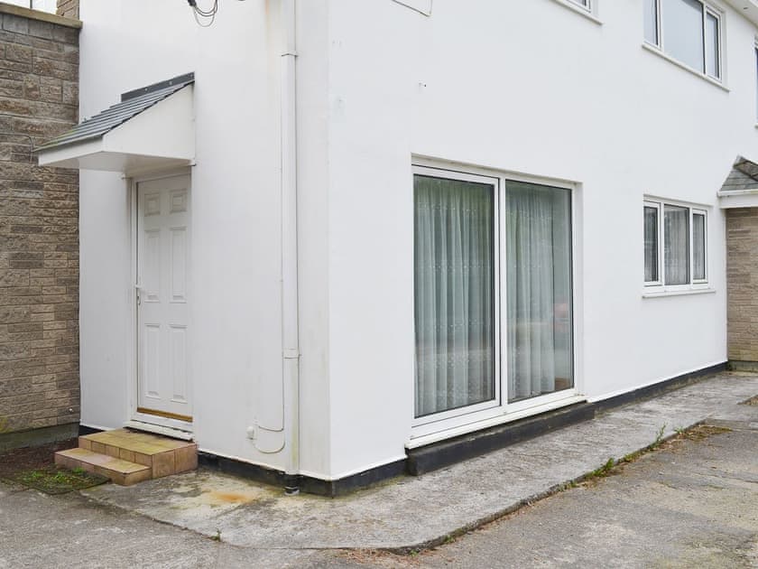 Situated in a quiet residential area close to the town centre | Glan-Mor, Pwllheli