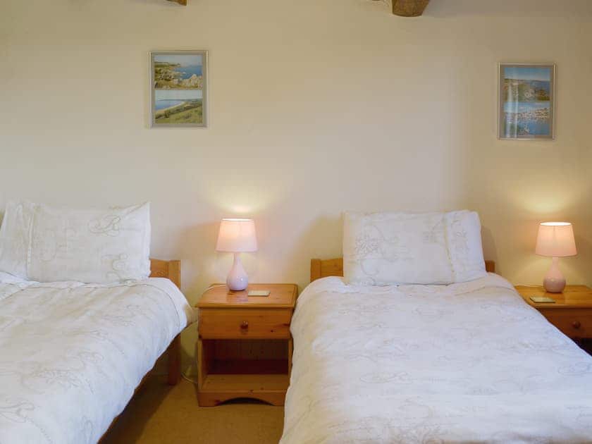 Twin bedroom | The Shippen, East Prawle