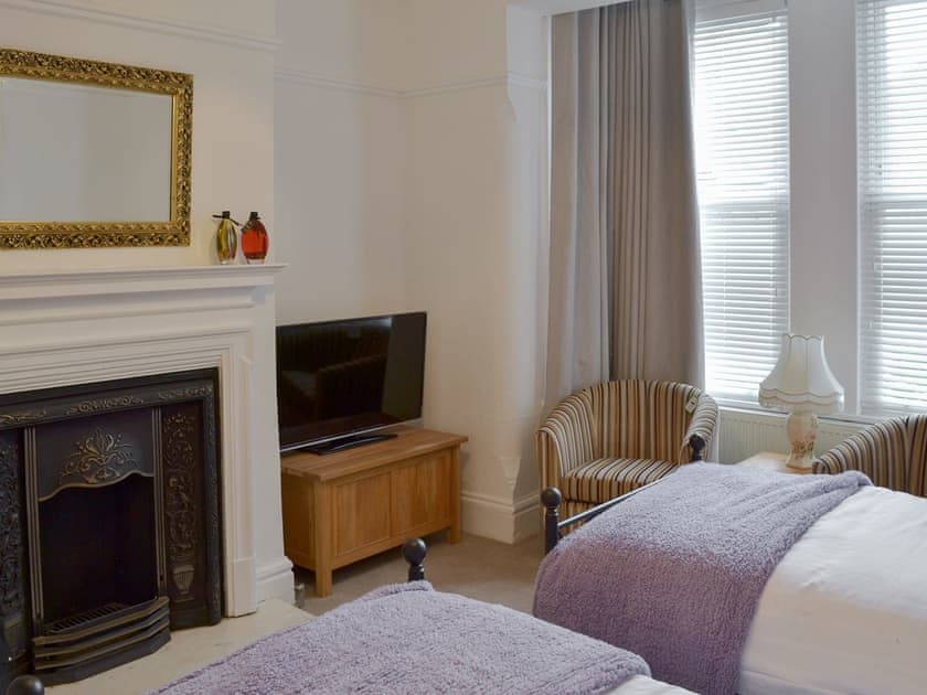 Twin bedroom | 28 The Promenade, Southport