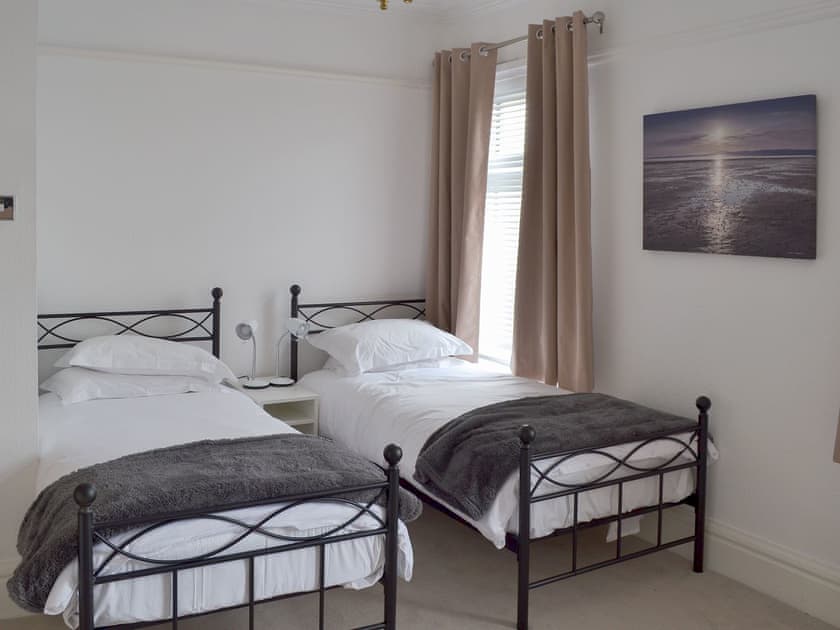 Twin bedroom | 28 The Promenade, Southport