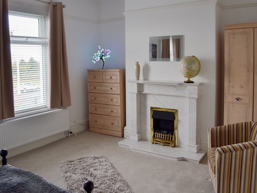 Spacious twin bedroom | 28 The Promenade, Southport