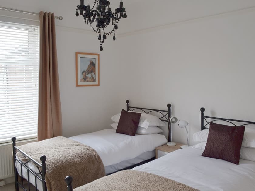 Twin bedroom | 28 The Promenade, Southport