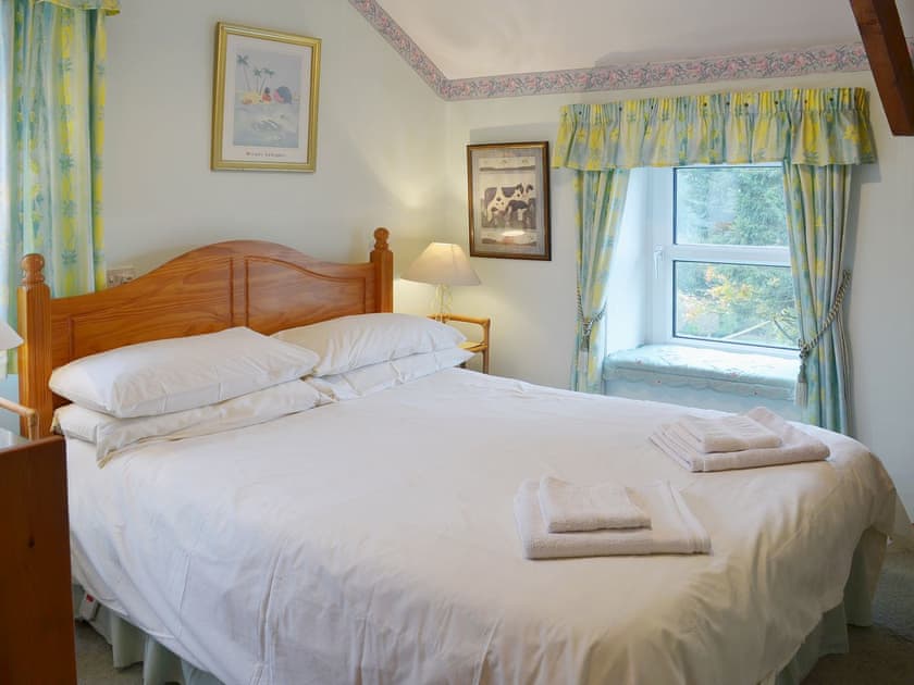Beamed double bedroom | The Stables, Carthamartha, near Launceston