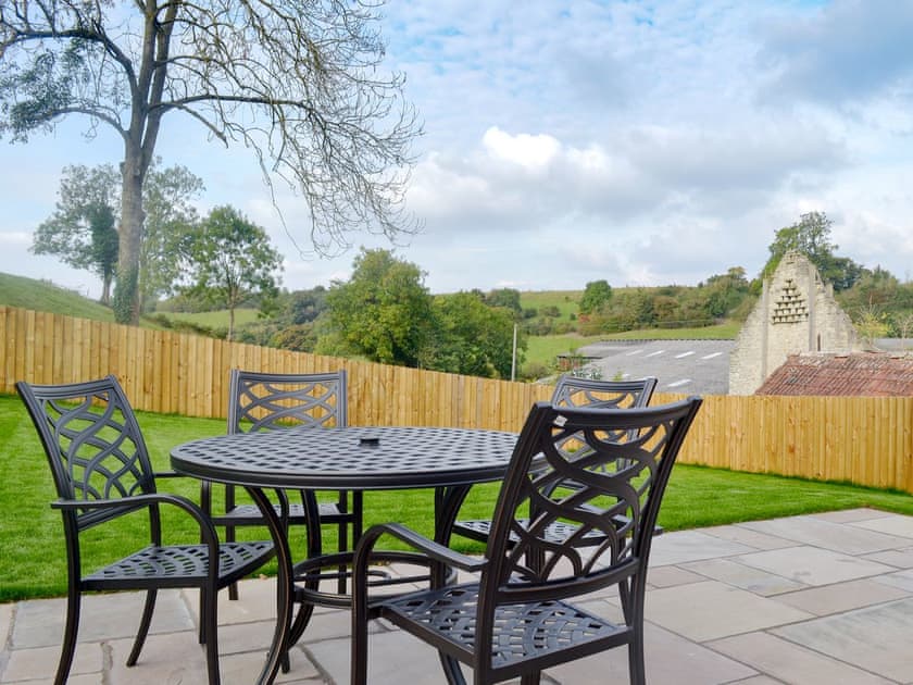 Sitting out area on patio | The Stables, Marksbury, near Bath