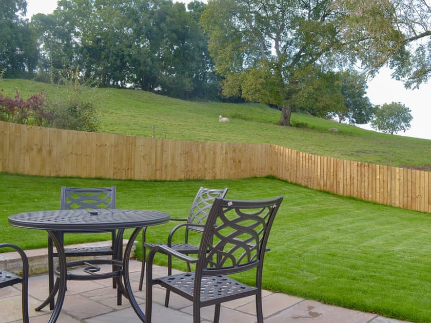 Lawned garden | The Stables, Marksbury, near Bath