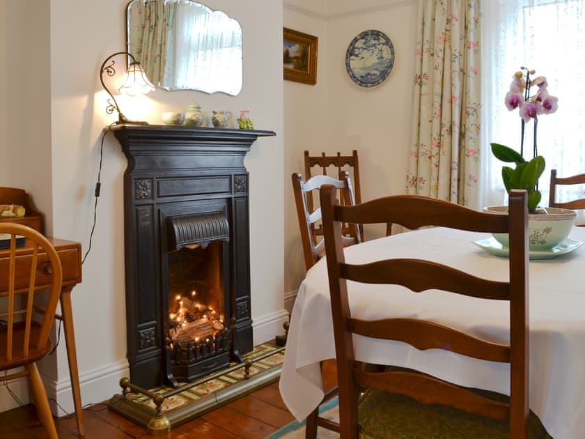 Charming dining area | Greenbank Cottage, Ten Mile Bank, near Downham Market