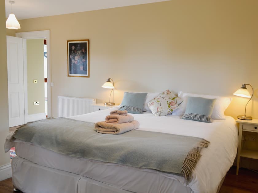 Double bedroom | Blossom Cottage, Invergowrie, near Dundee