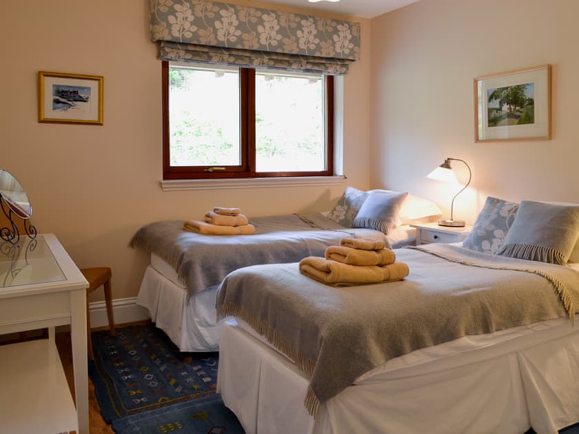 Twin bedroom | Blossom Cottage, Invergowrie, near Dundee