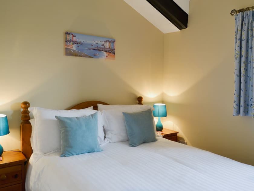 Bedroom with kingsize bed | The Hayloft, East Charleton, near Kingsbridge
