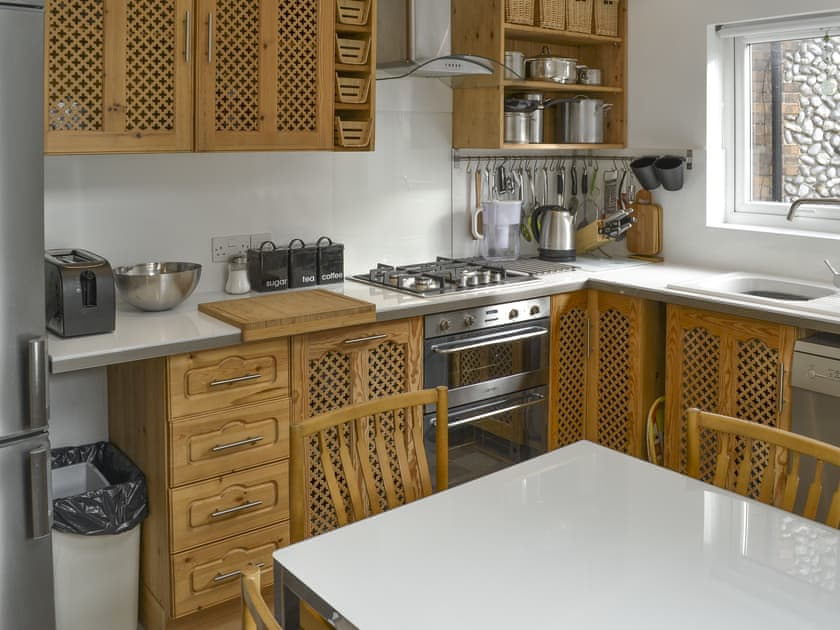 Well-equipped kitchen with double oven, dishwasher, washing machine and microwave  | The Seahorses - Seahorses, Sheringham