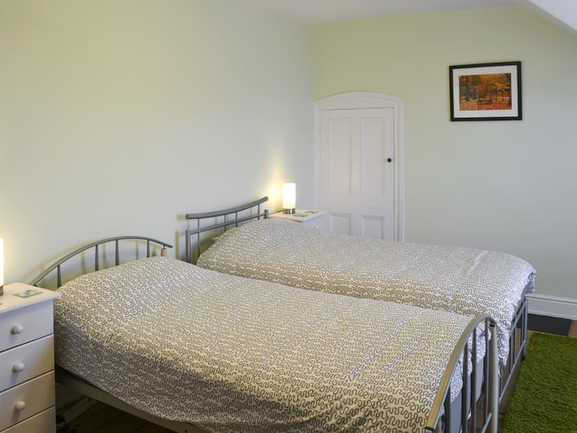Large, light and airy twin bedroom  | The Seahorses - Seahorses, Sheringham