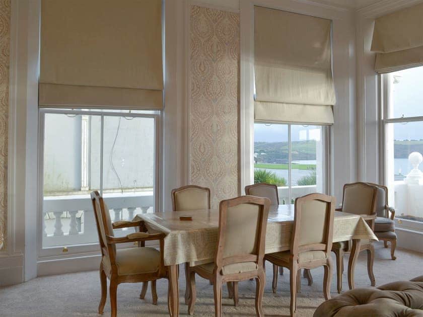 Dining area comfortably seats 6 | Elliott Terrace - Lady Astor Apartment - Elliot Terrace, Plymouth