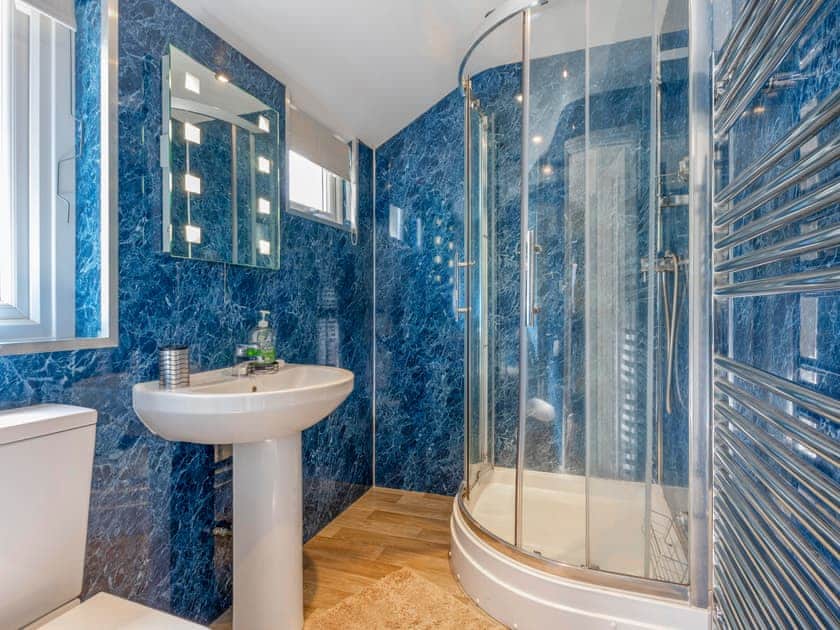 Fantastic shower room | James’s Cottage, Keswick