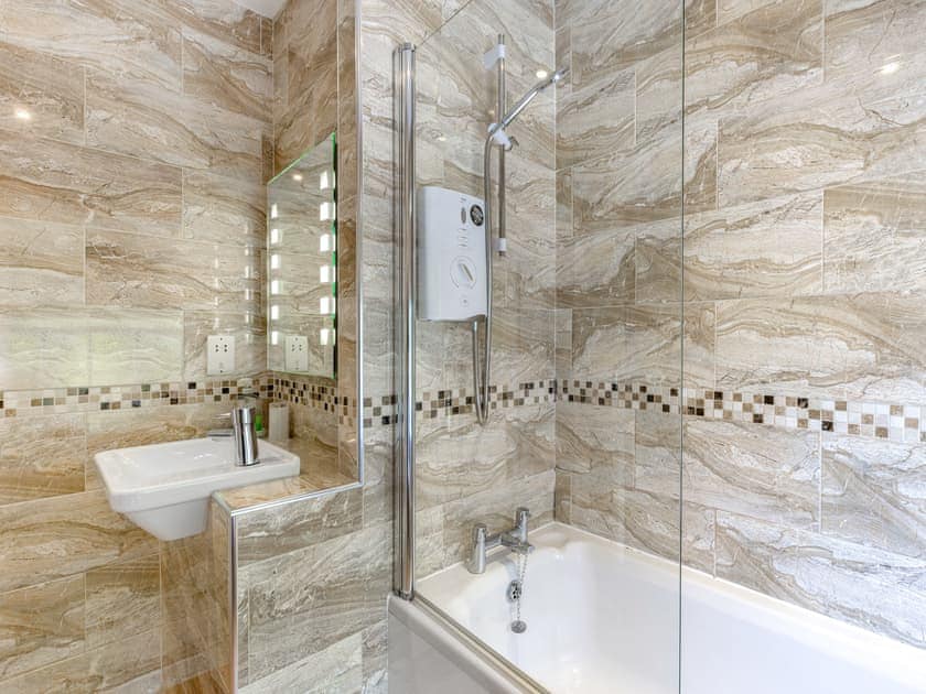 Stylish bathroom | James’s Cottage, Keswick