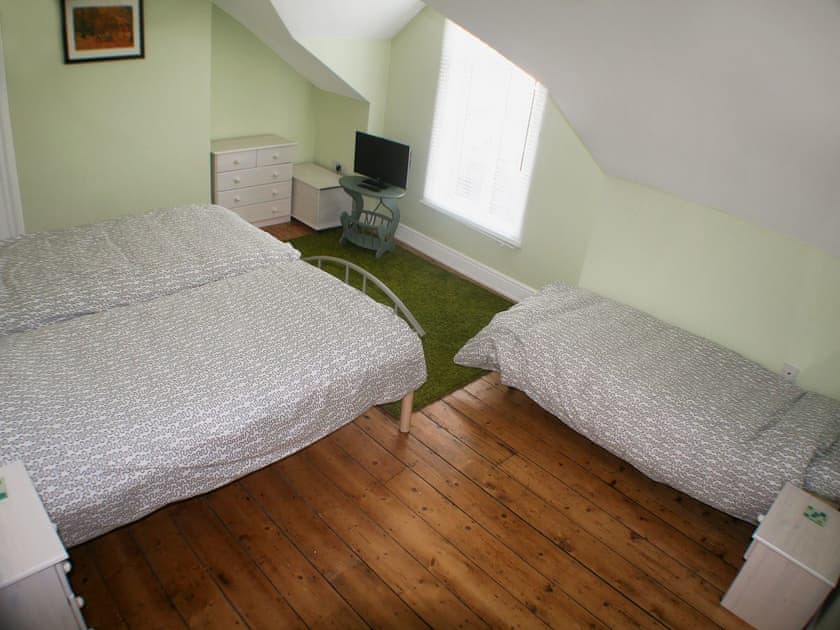 Twin bedroom with Z bed | The Seahorses - Seahorses, Sheringham