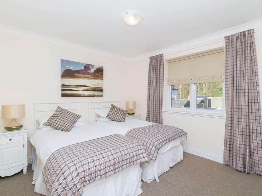 Stylish, co-ordinated twin bedded room | The Penthouse, Strone, near Dunoon