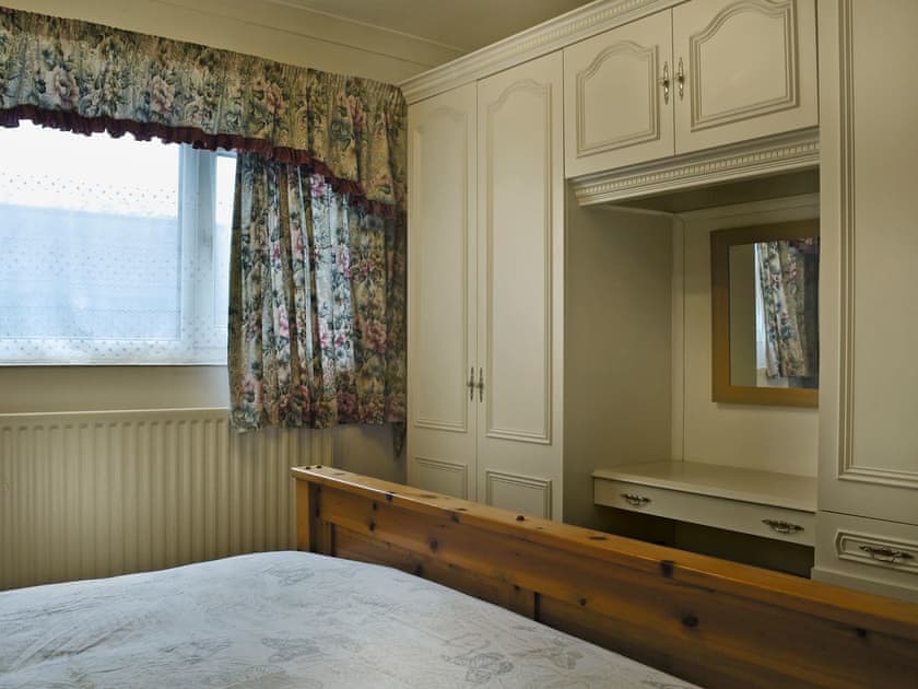 Charming double bedroom | Glan-Mor, Pwllheli