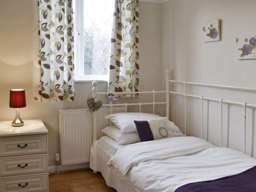 Single bedroom with additional pull-out single | The Glade, Ferring, Worthing