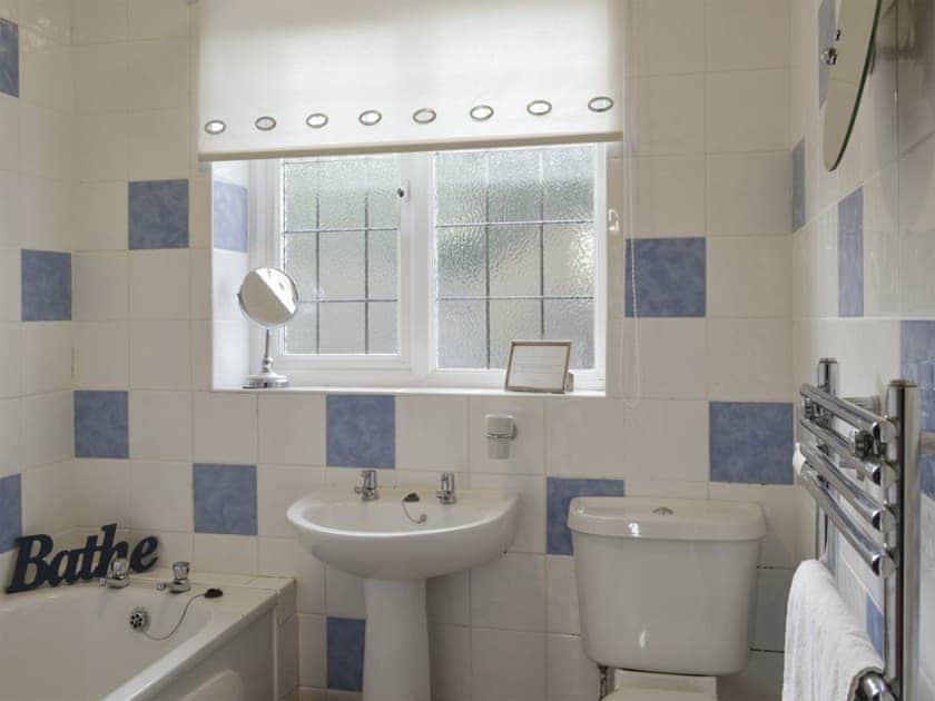 Family bathroom | The Glade, Ferring, Worthing