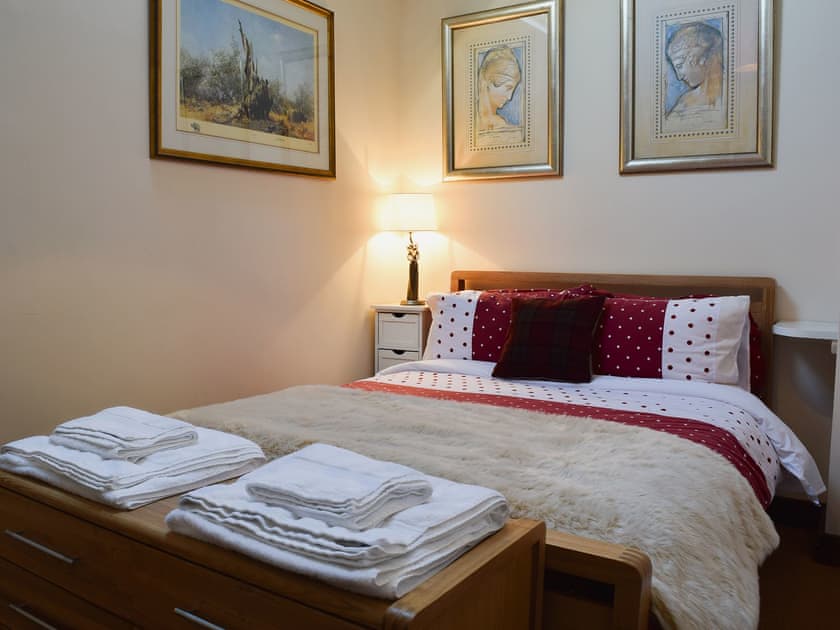Double bedroom | Barley Cottage - River Nene Cottages, Water Newton, near Peterborough