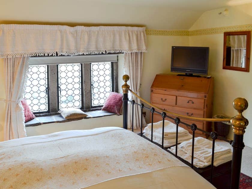 Comfortble double bedroom | Mullions - Mullions and Mushroom Cottage, Castleton