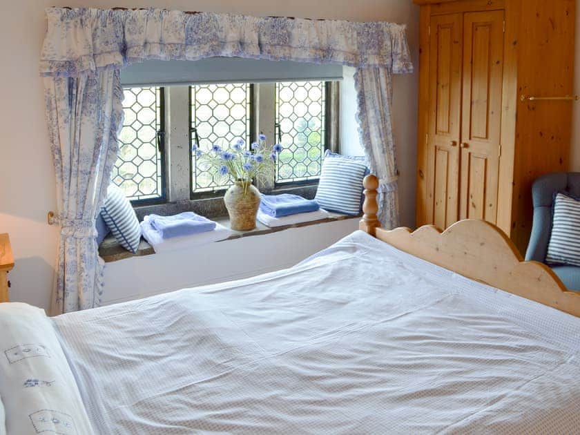Cosy double bedroom | Mullions - Mullions and Mushroom Cottage, Castleton