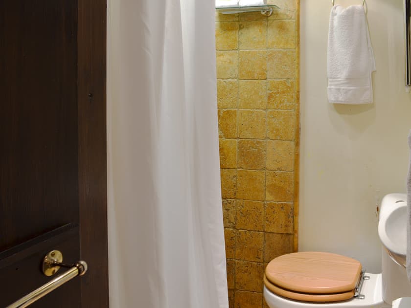 Bathroom | Mushroom Cottage - Mullions and Mushroom Cottage, Castleton