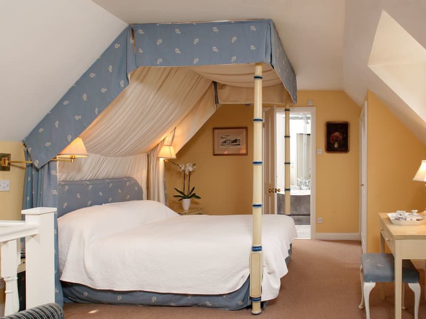 Fabulous four poster bedroom with en-suite | Saratoga - Bruern Holiday Cottages, Bruern, near Chipping Norton