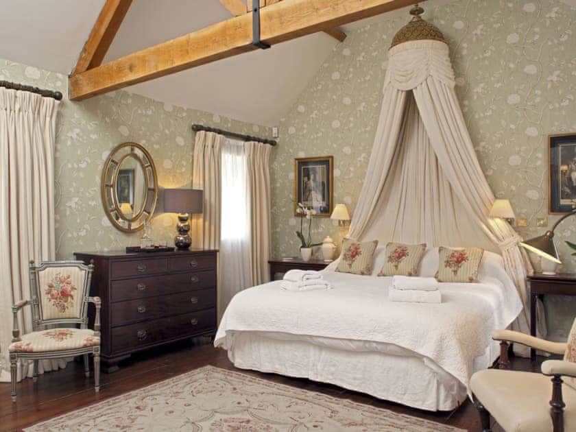 Lavish double bedroom | Cope - Bruern Holiday Cottages, Bruern, near Chipping Norton