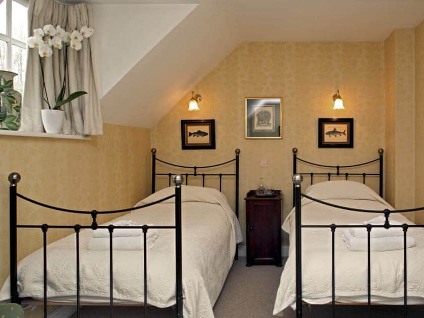 Comfortable twin bedroom | Aintree - Bruern Holiday Cottages, Bruern, near Chipping Norton