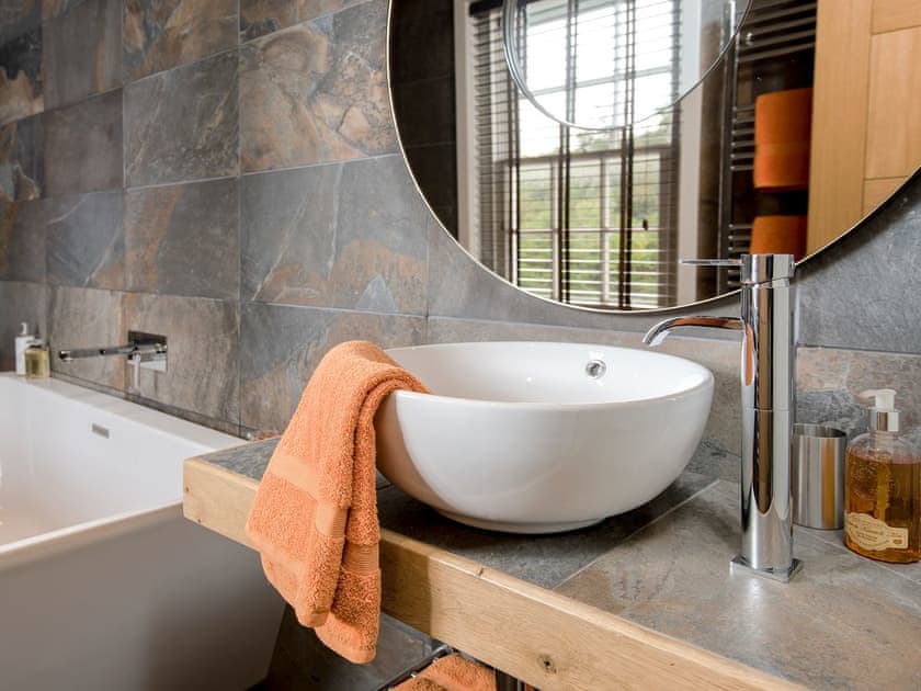 Stylish well presented bathroom | Willow - Gatehouses of Fleet, Gatehouse of Fleet